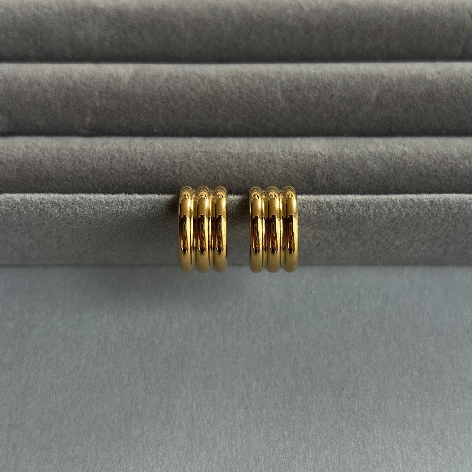 Gold colour hoop earrings (15 mm)