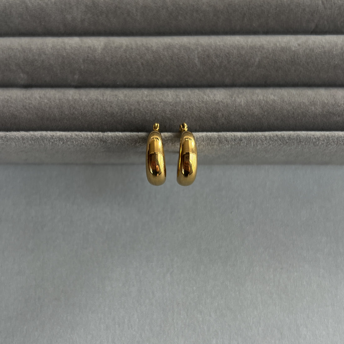 Gold colour hoop earrings (15 mm)