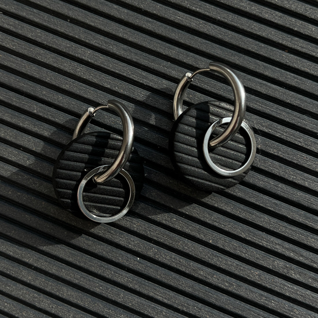 Hoop earrings_Black