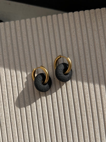 Gold plated hoop earrings_Black
