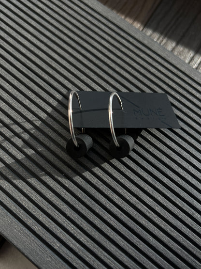 Silver hoop earrings_Black