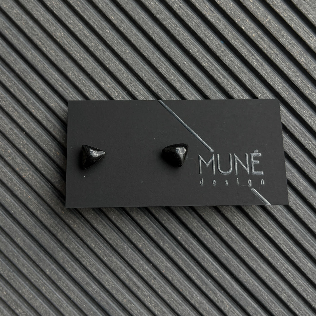 Tiny Stud Earrings - Triangles_Black