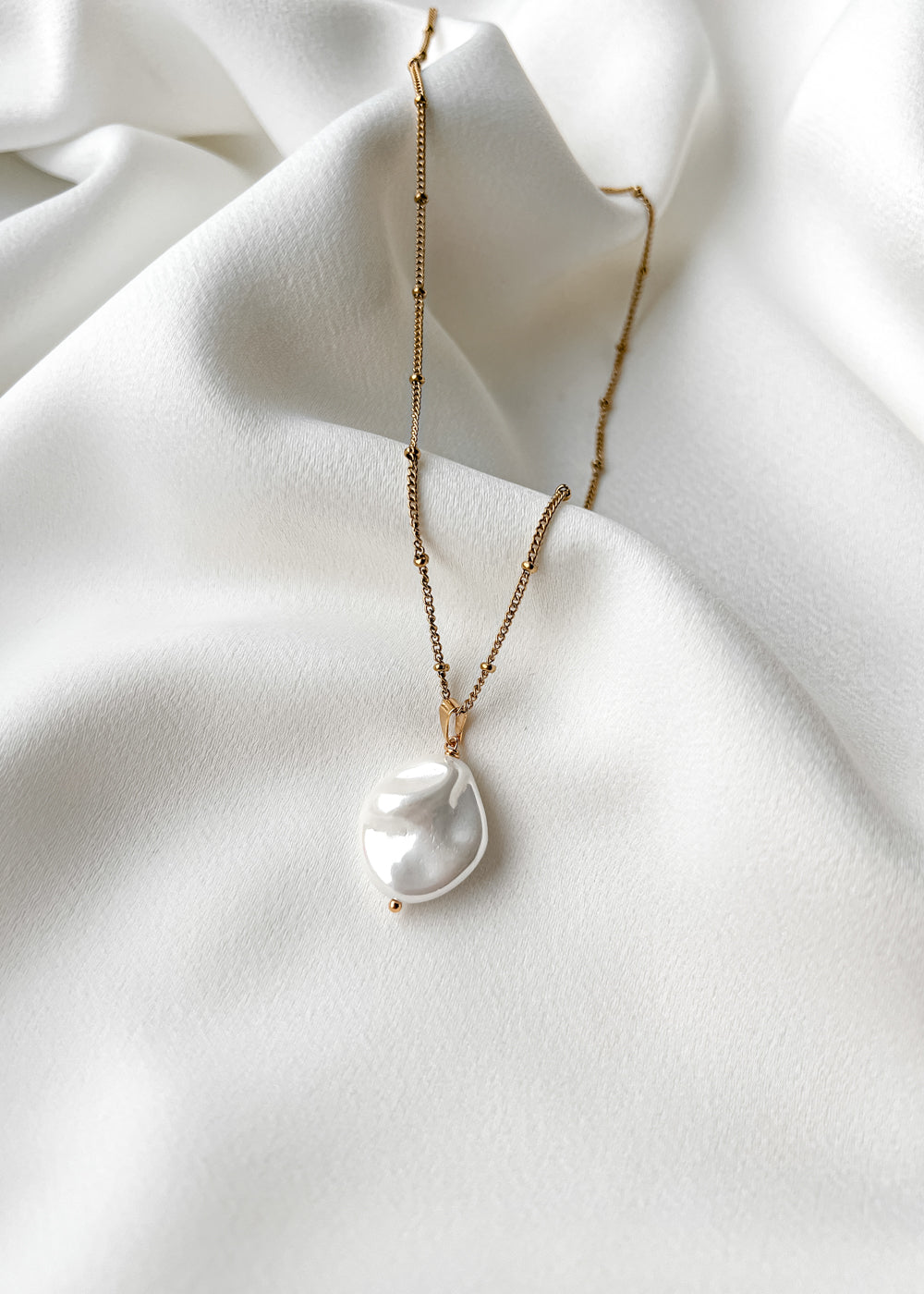 Sea shell pearl chain necklace