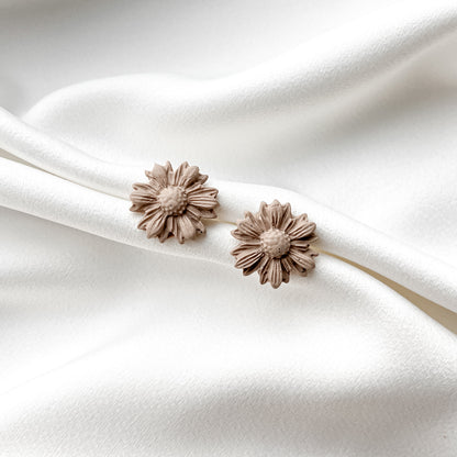 Stud earrings | Flowers_sand