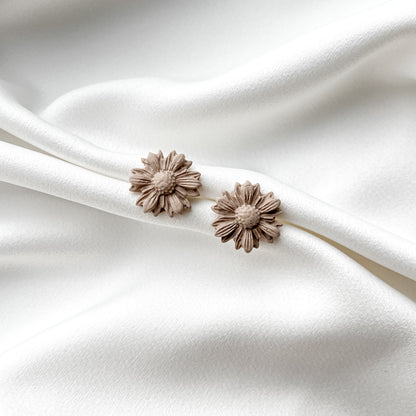 Stud earrings | Flowers_sand