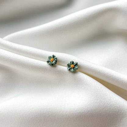 Stud earrings | Daisies_small_green