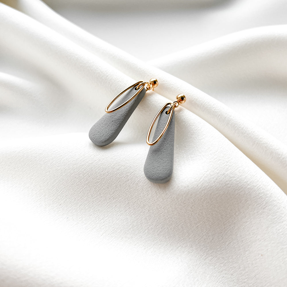 Earrings | Dangle drops_grey