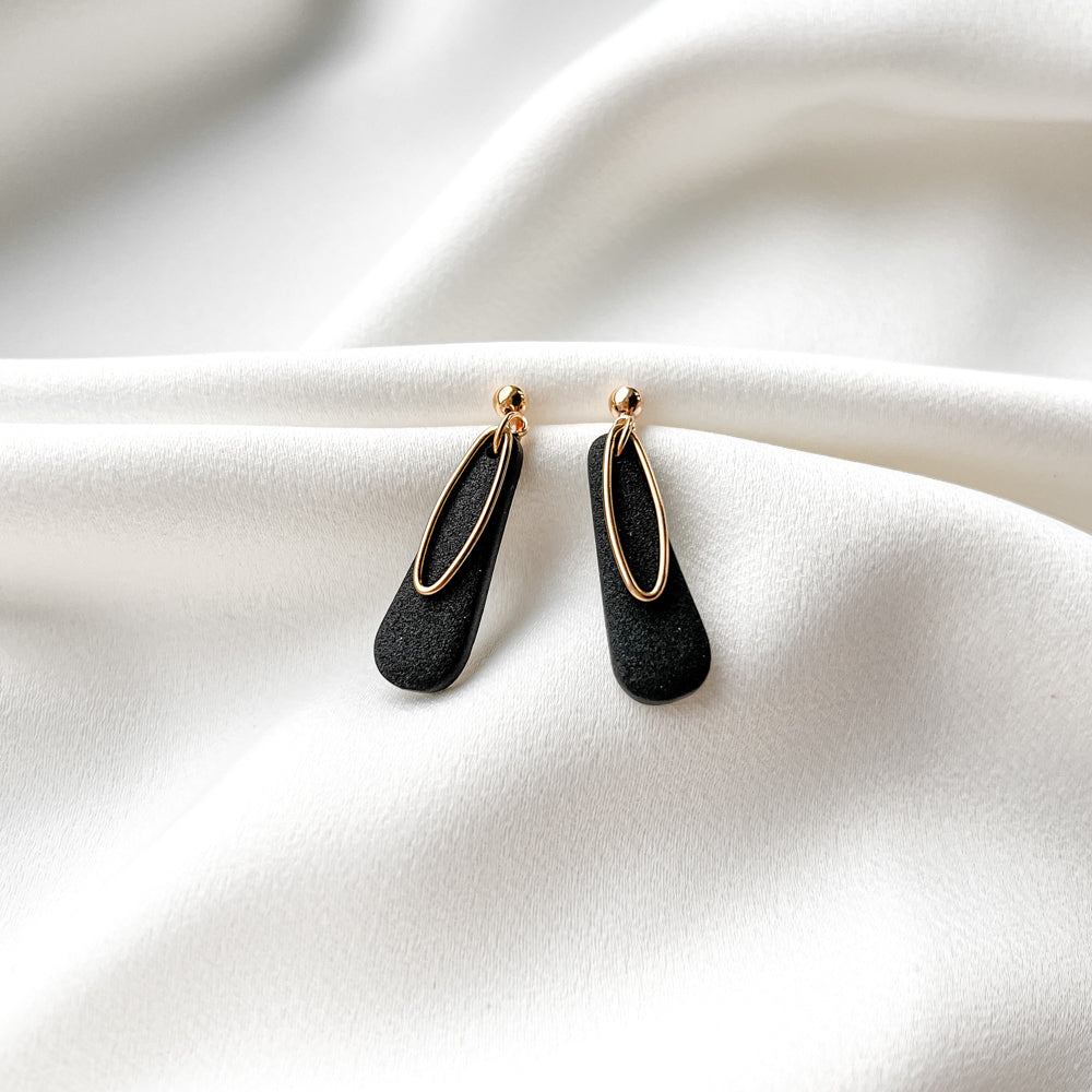 Earrings | Dangle drops_black