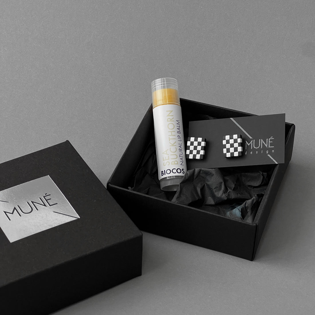 Rinkinys: Natūralus lūpų balzamas ir auskarai Chessboard