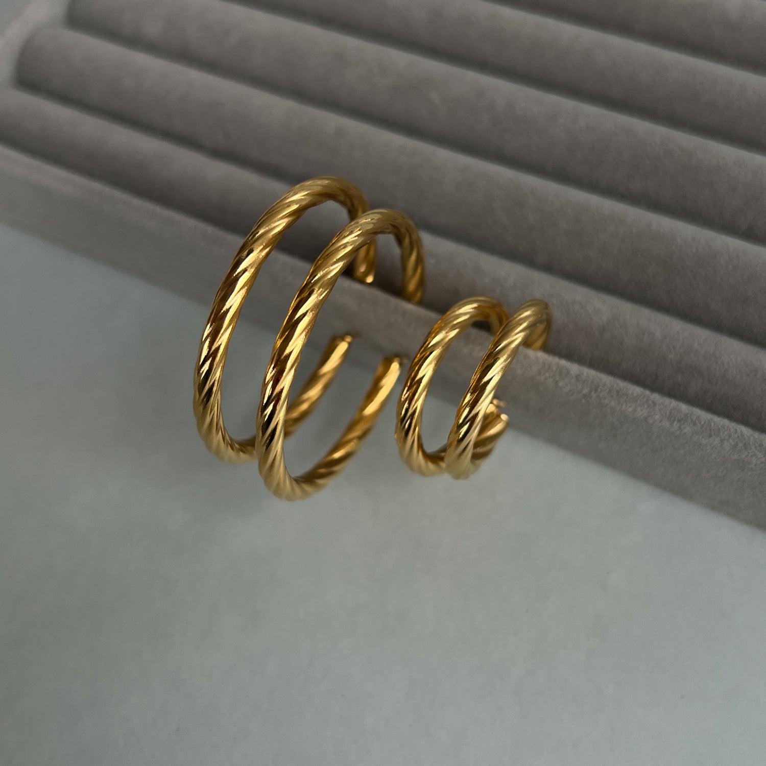 Gold colour hoops (27mm)