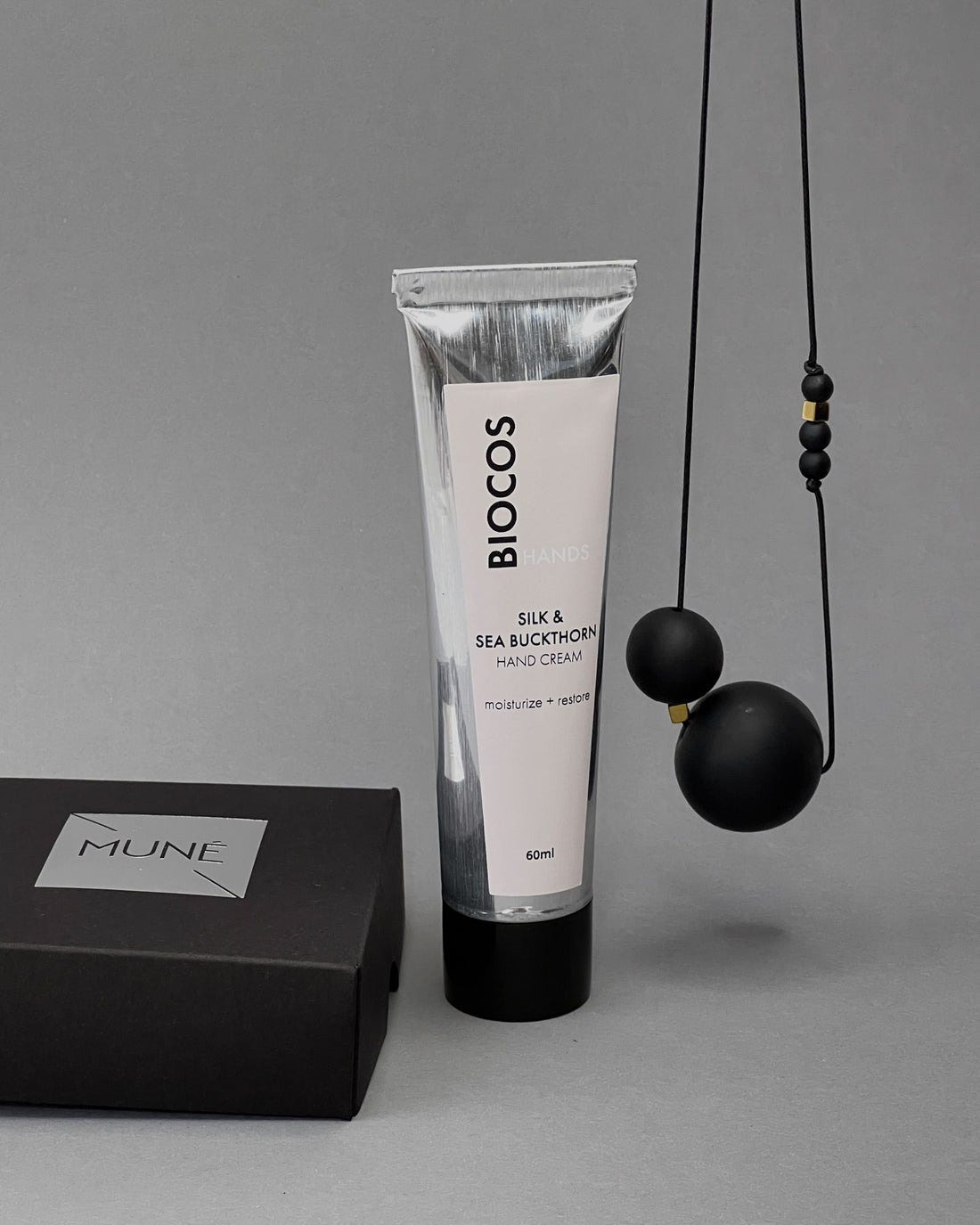 Rinkinys: natūralus rankų kremas ir kaklo Papuošalas Oo_black