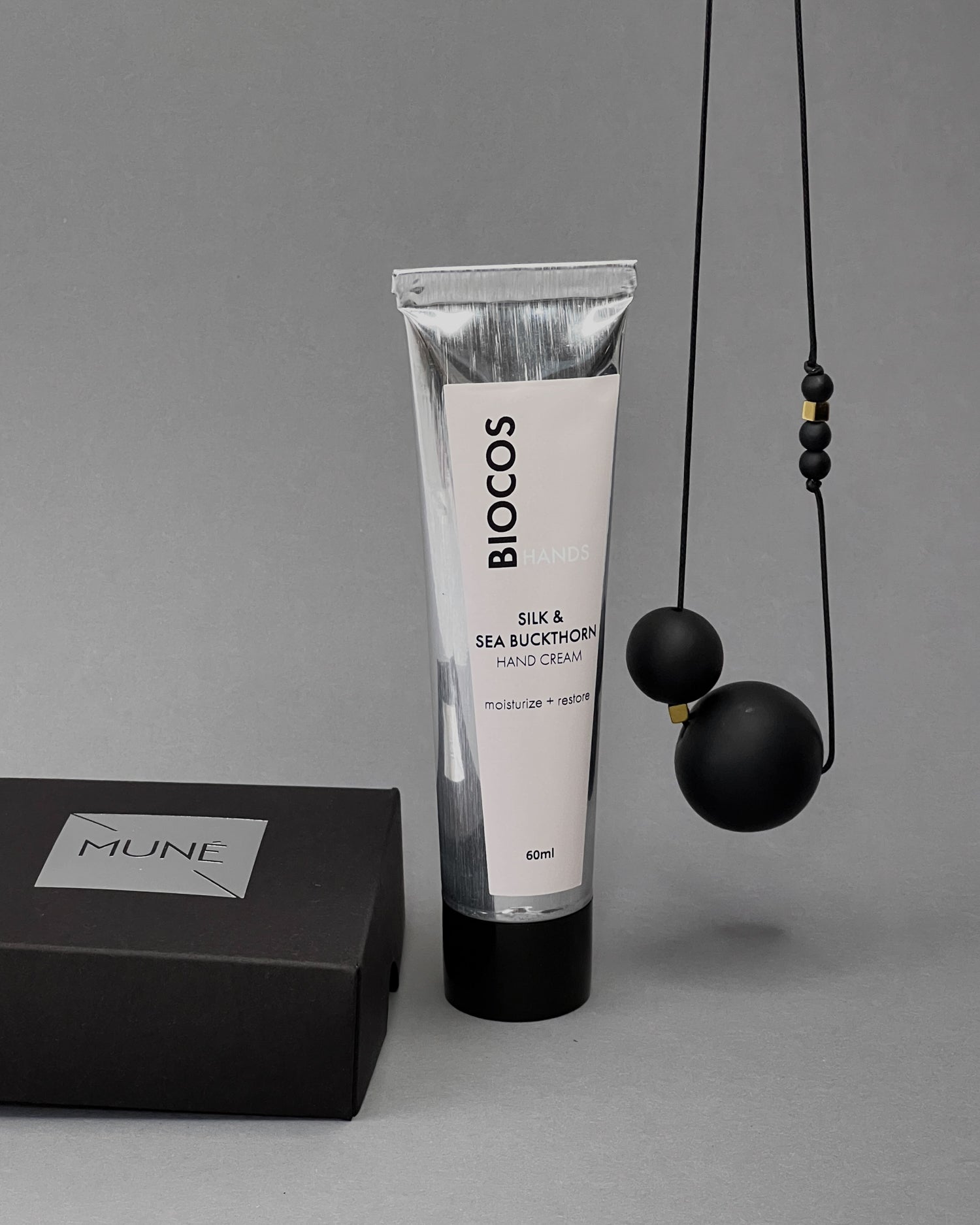 Rinkinys: natūralus rankų kremas ir kaklo Papuošalas Oo_black