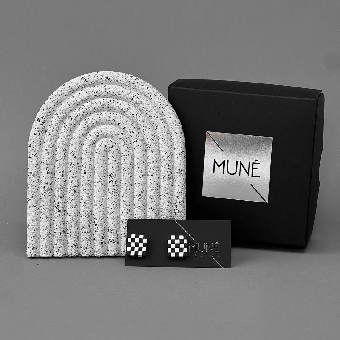 Rinkinys: Auskarai Chessboard ir padėkliukas