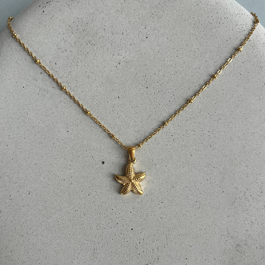 Chain necklace with sea star