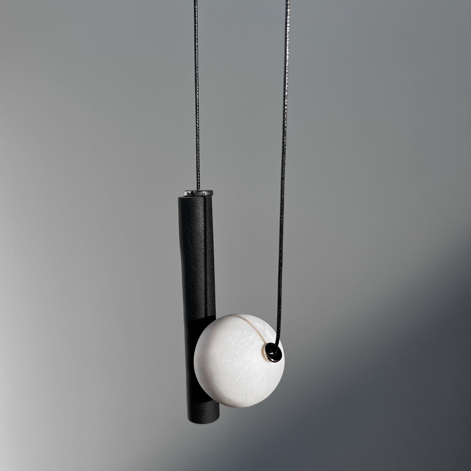 Modernus kaklo papuošalas - Io_pearl