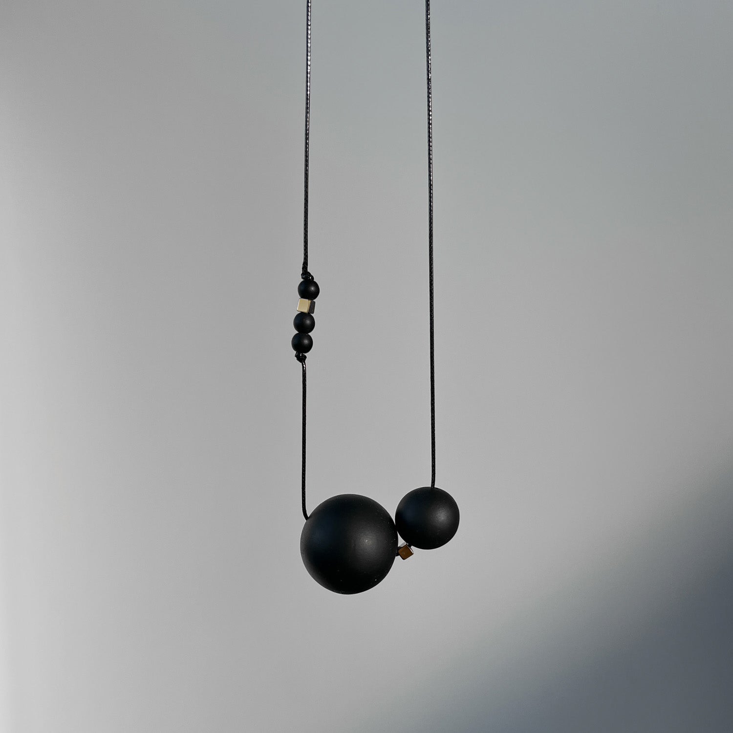 Modernus kaklo papuošalas - Oo_black