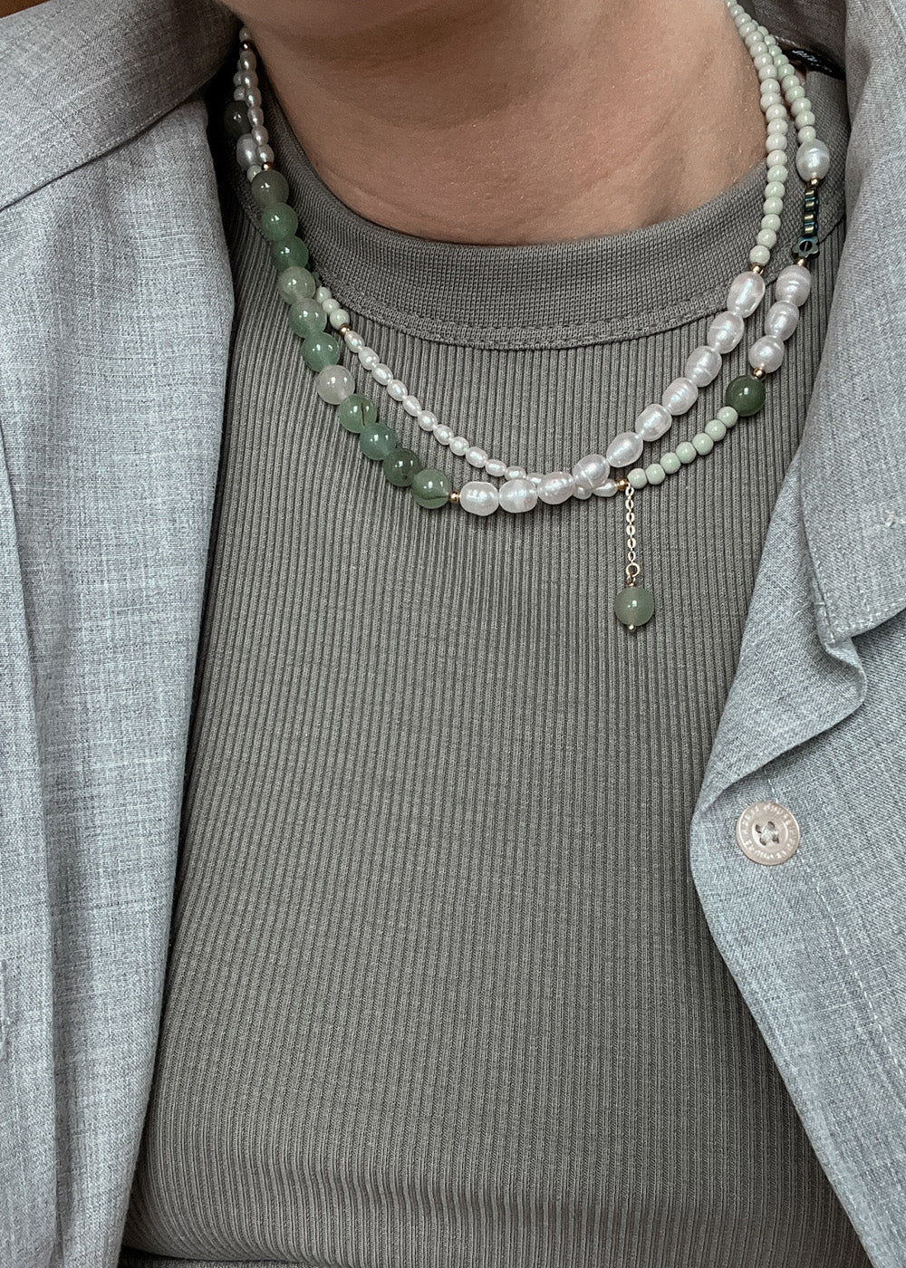 Šviesiai žalias vėrinys su perlais No1