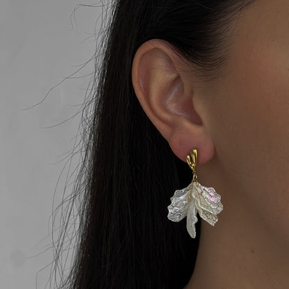 Flower dangle earrings