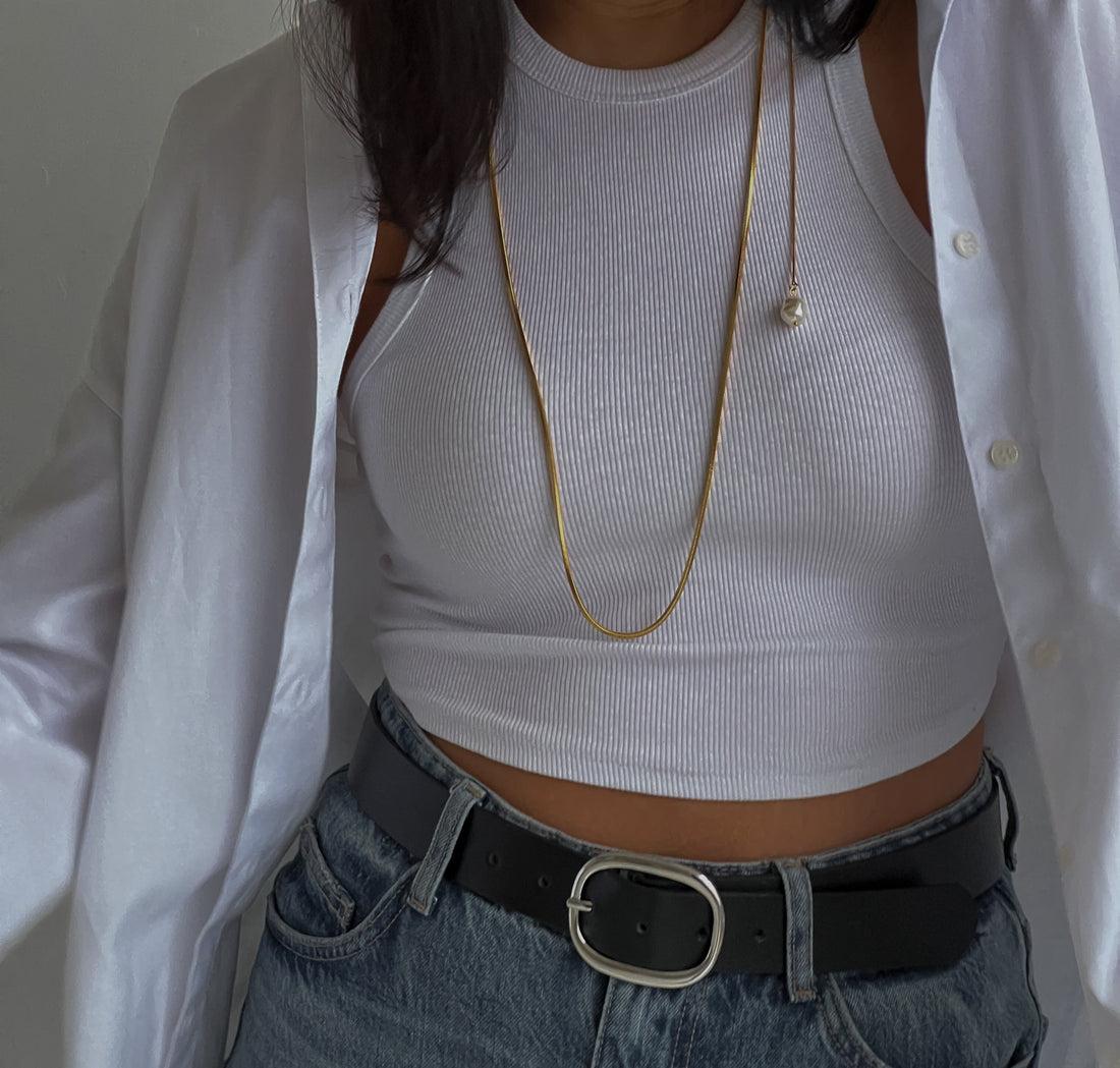 Modern gold necklace with a pearl