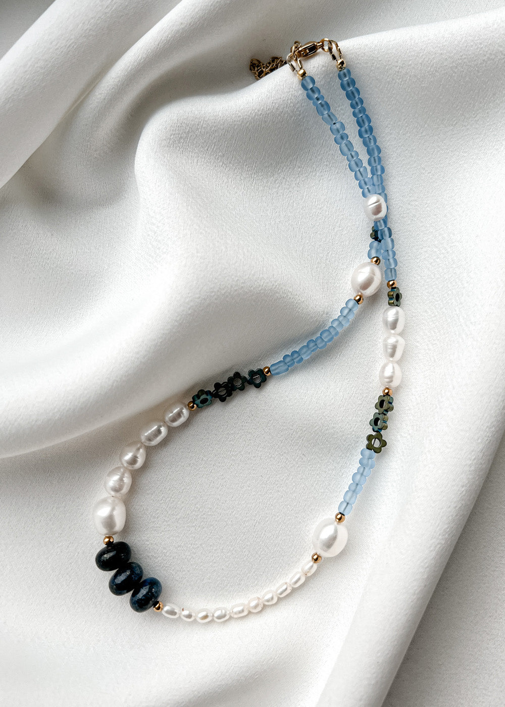 Mėlynas vėrinys su upiniais perlais No1