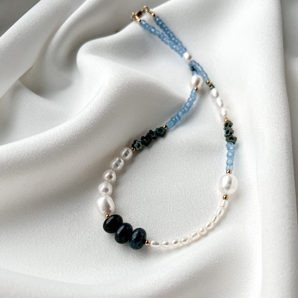 Mėlynas vėrinys su upiniais perlais No1