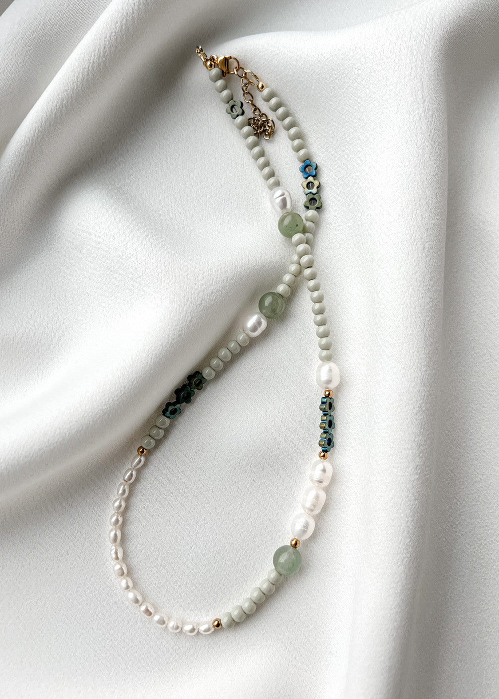 Light Green Necklace with pearls No3