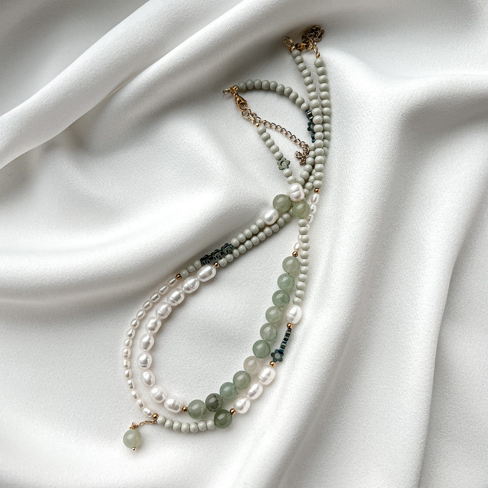 Light Green Necklace with pearls No2