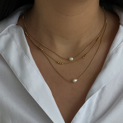 Minimalistic double chain necklace with pearls