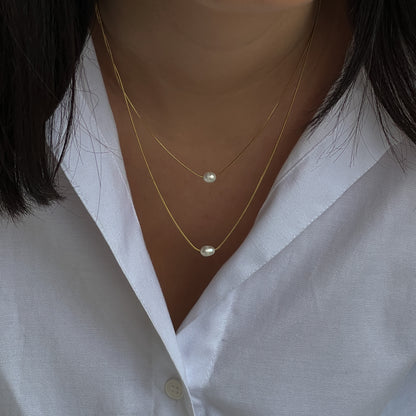 Minimalistic double chain necklace with pearls