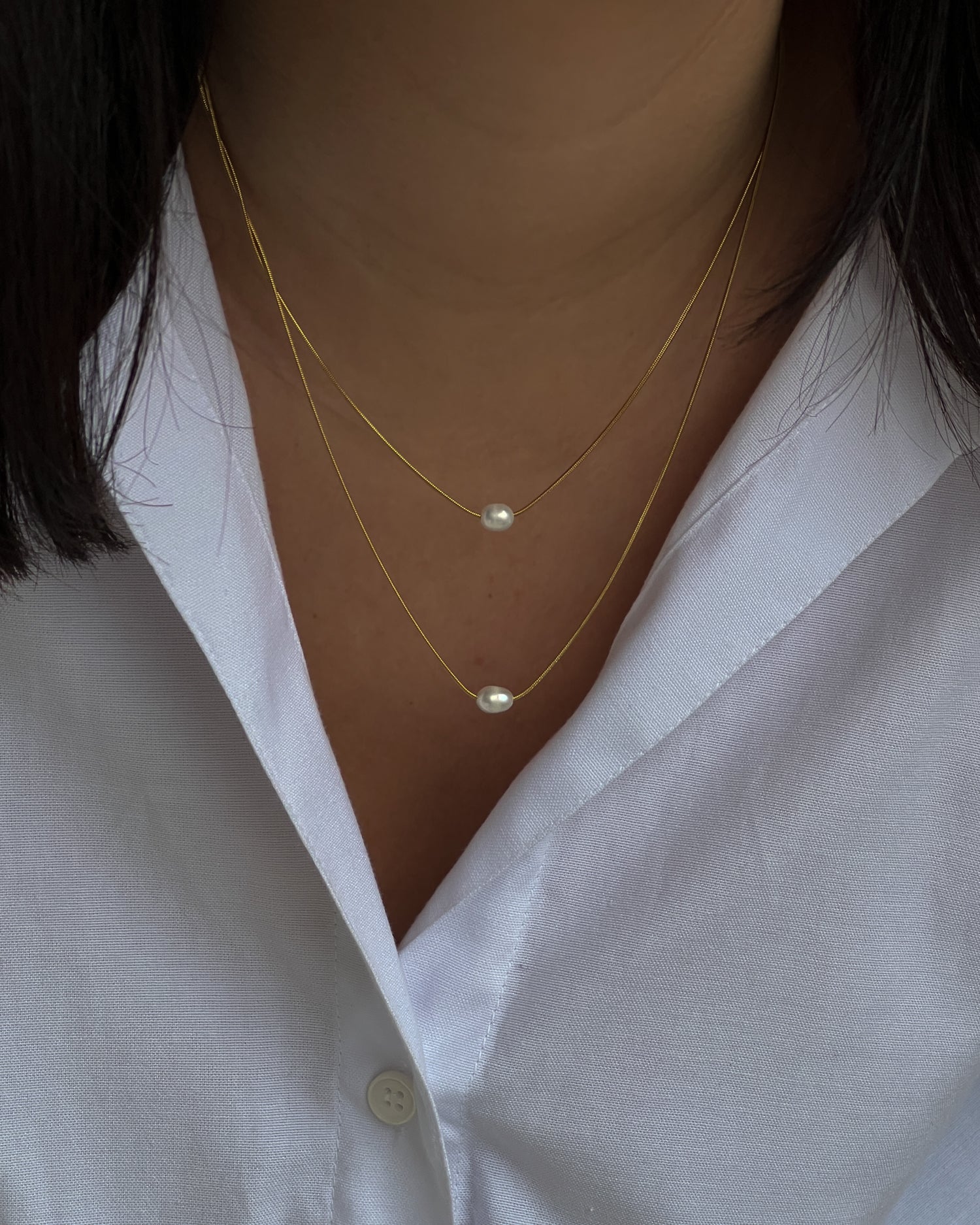 Minimalistic double chain necklace with pearls