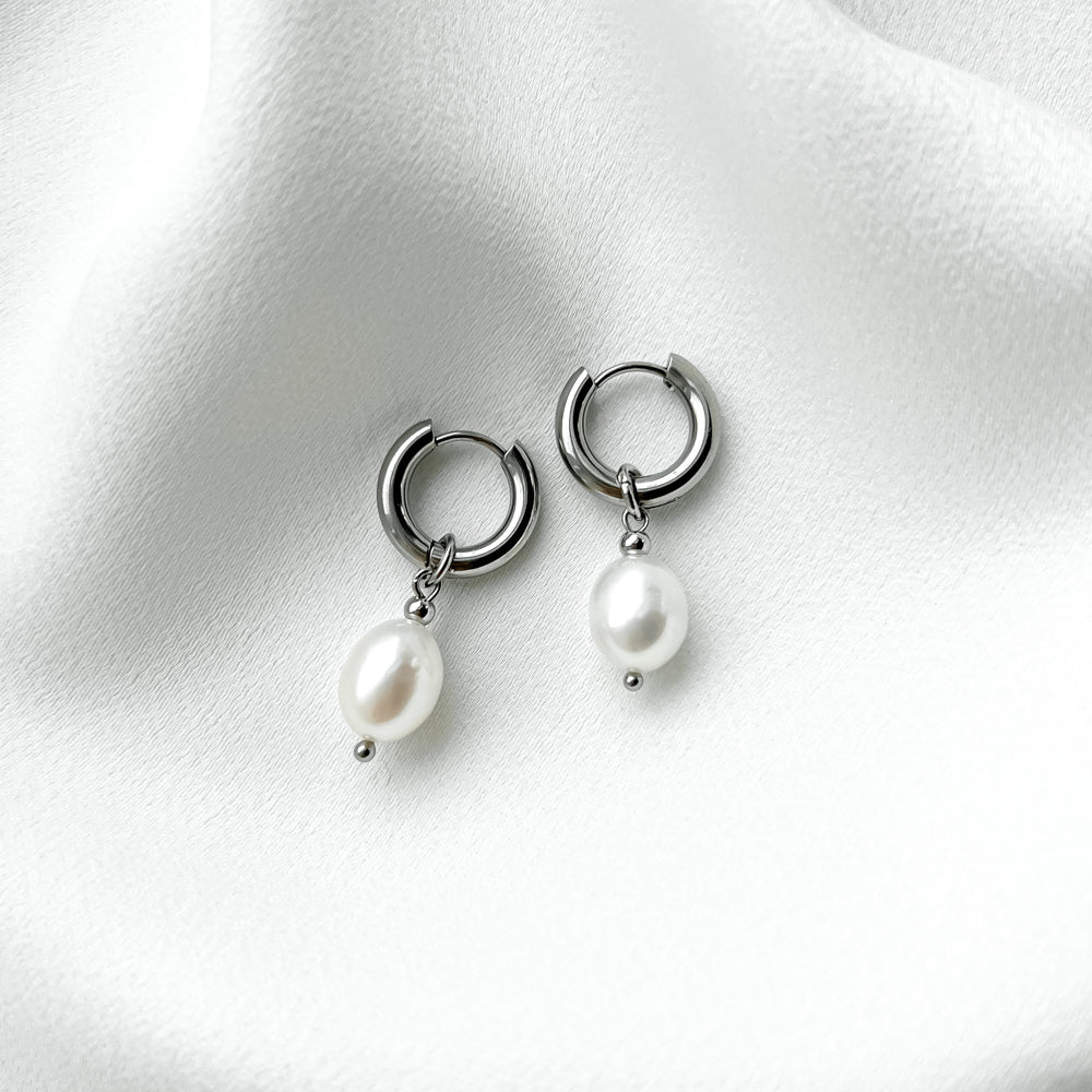 Nerūdijančio plieno auskarai su upiniais perlais