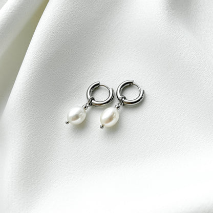 Stainless steel hoop earrings with pearls