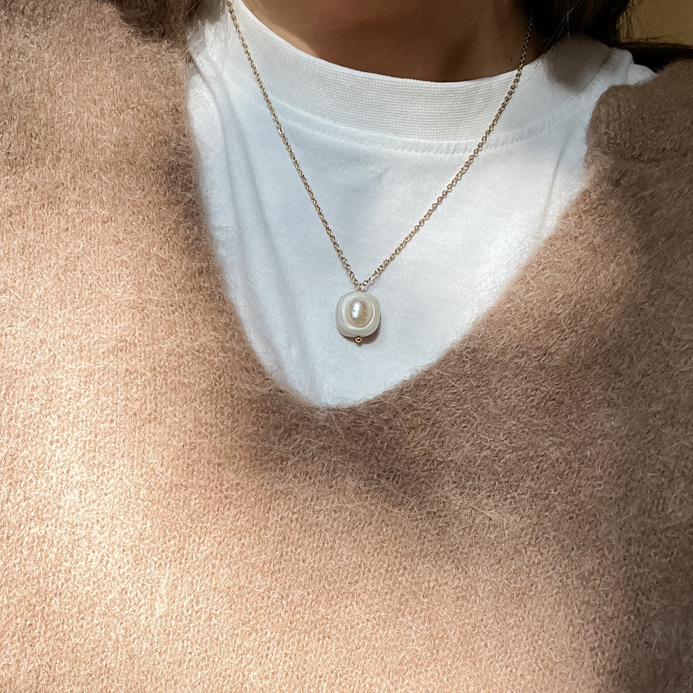 River pearl chain necklace | Light