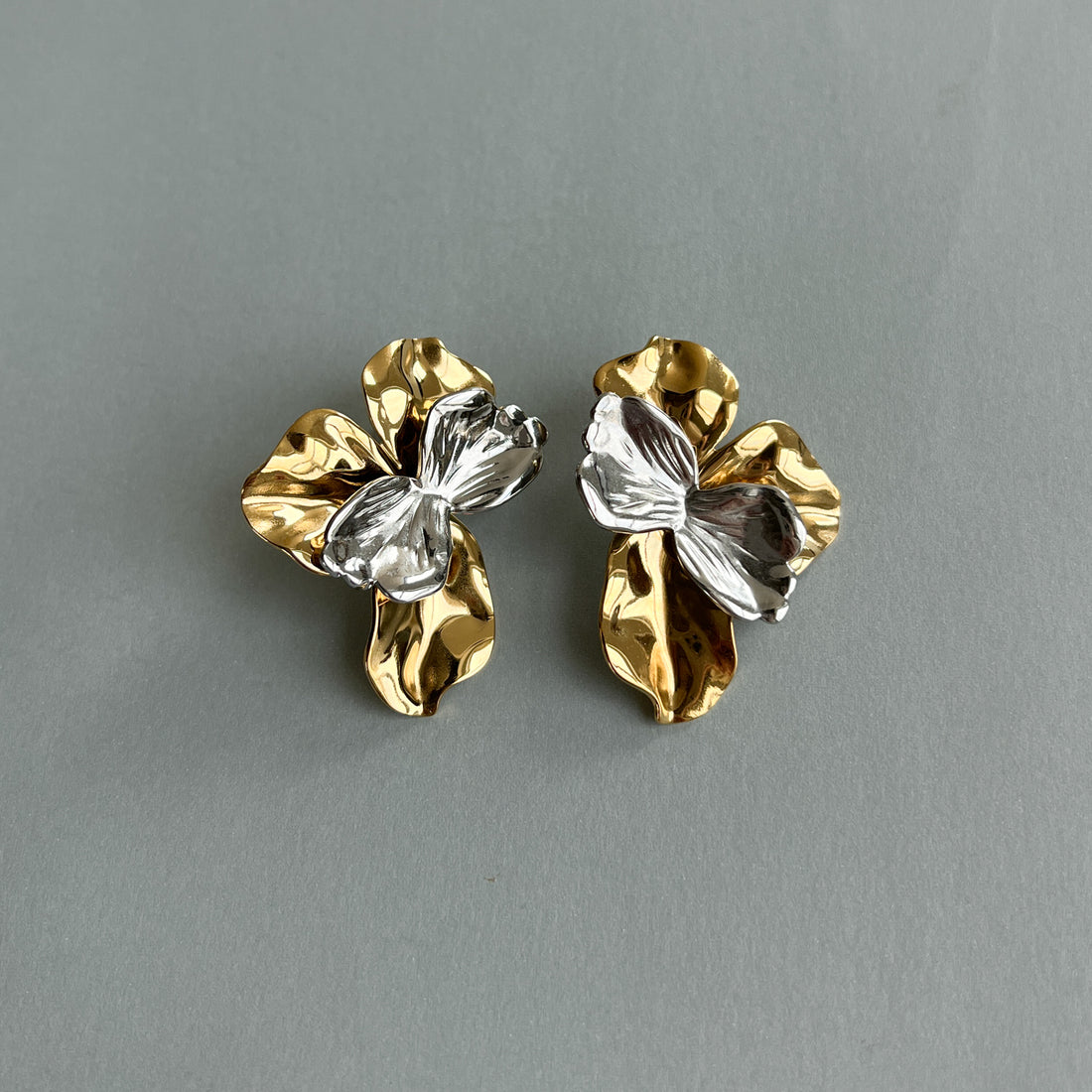 Two-colour flower earrings