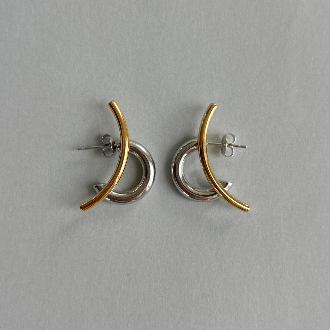 Two-colour hoop earrings