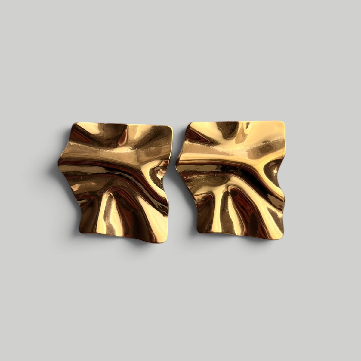 Auskarai „Golden Folds“ - MUNÉ