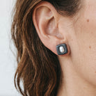 Auskarai "Noir Pearl Squares" - MUNÉ