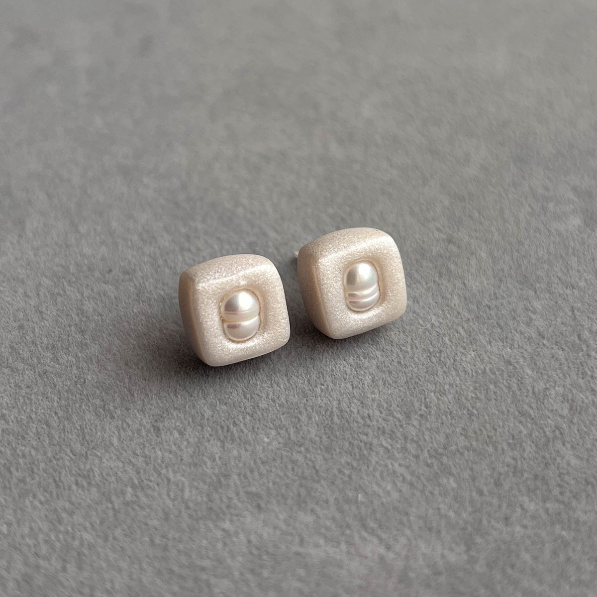 Auskarai "Pearl Squares" - MUNÉ