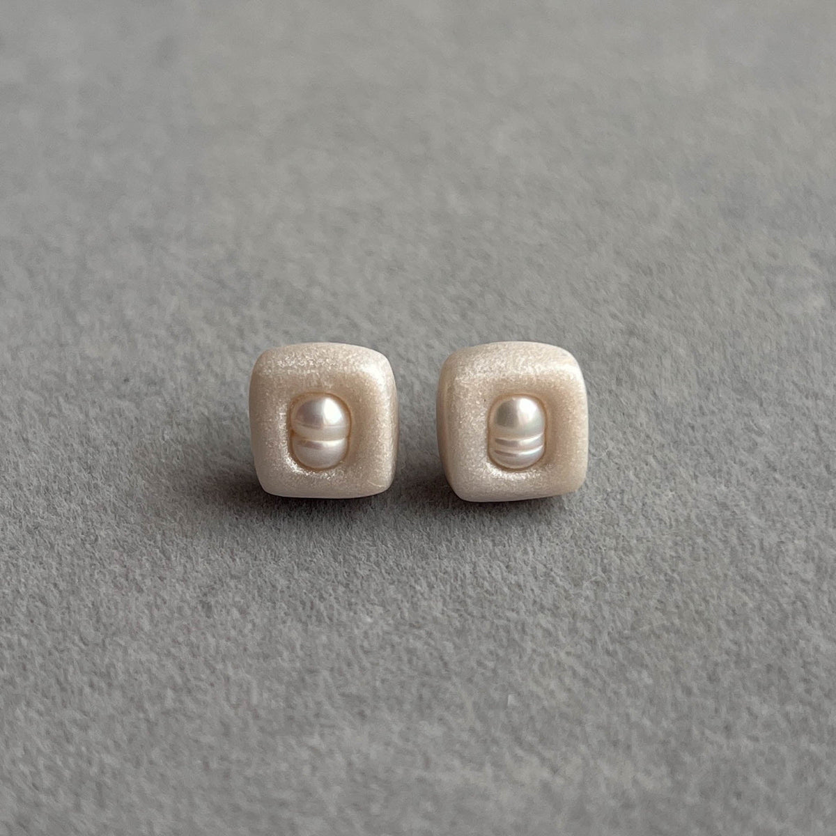 Auskarai "Pearl Squares" - MUNÉ