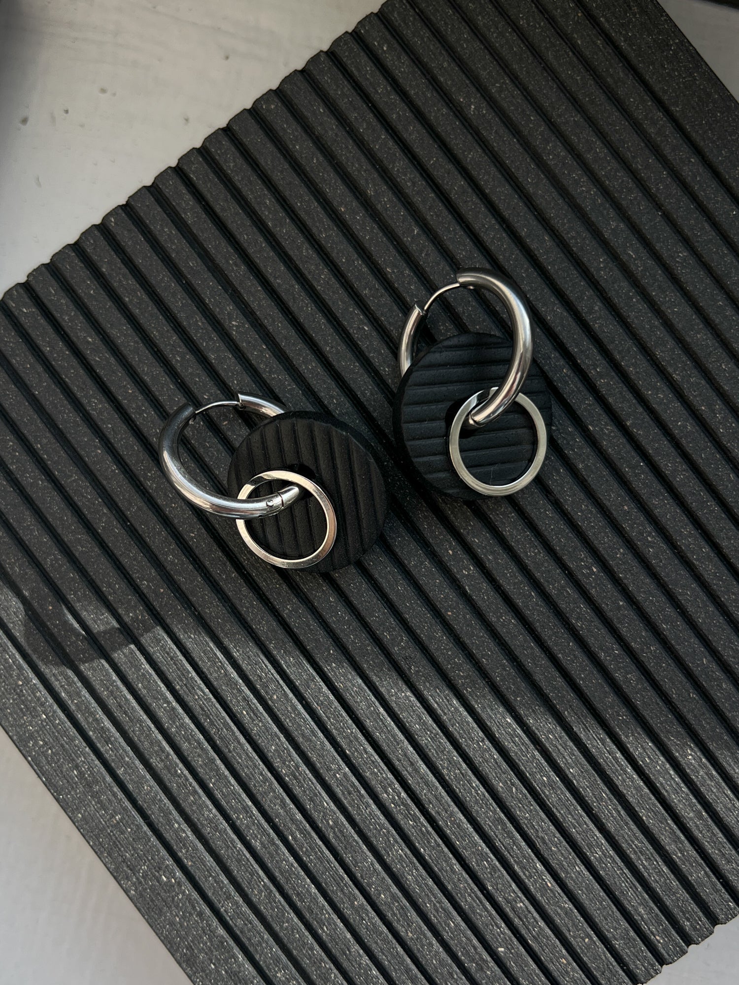 Auskarai - rinkutės _Black - MUNÉ