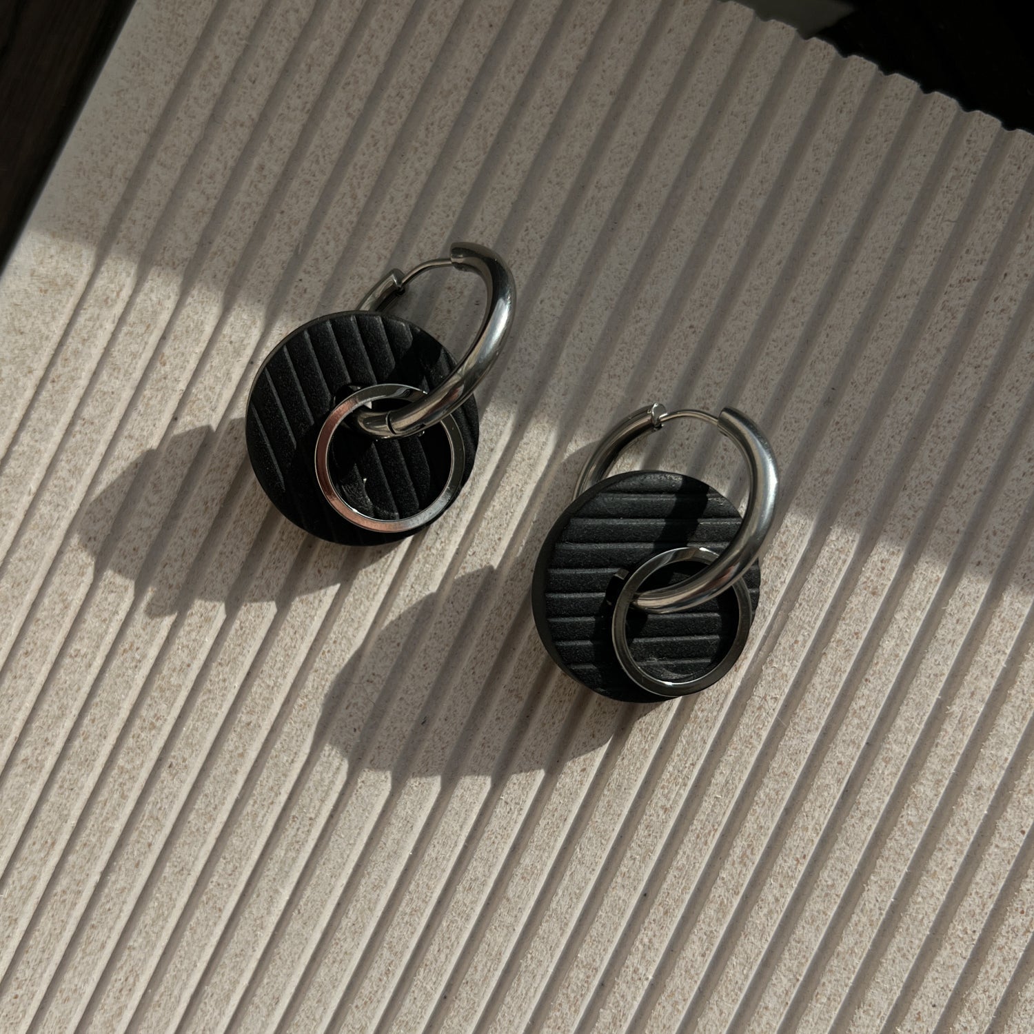 Auskarai - rinkutės _Black - MUNÉ