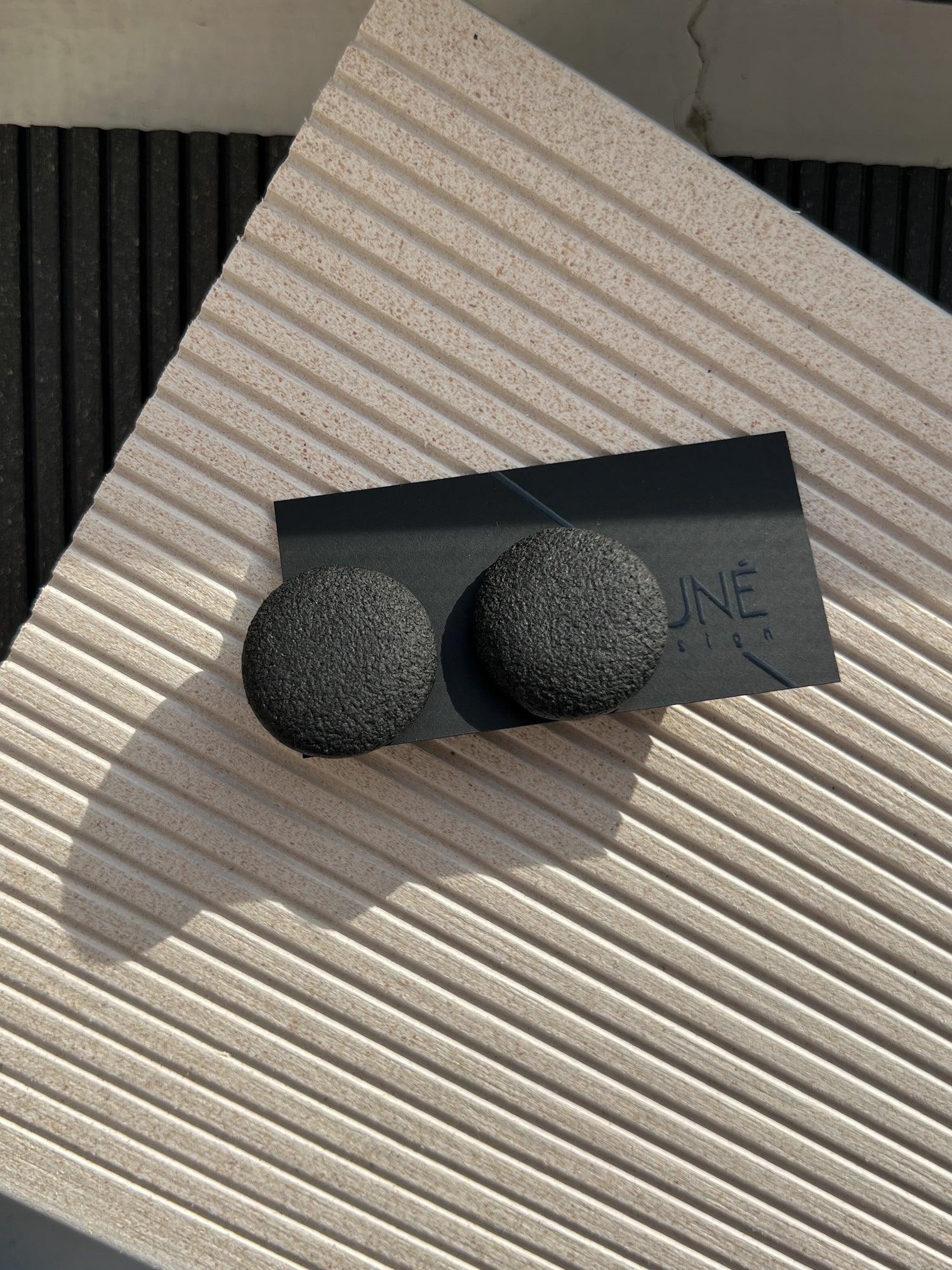 Auskarai | Stone_black - MUNÉ