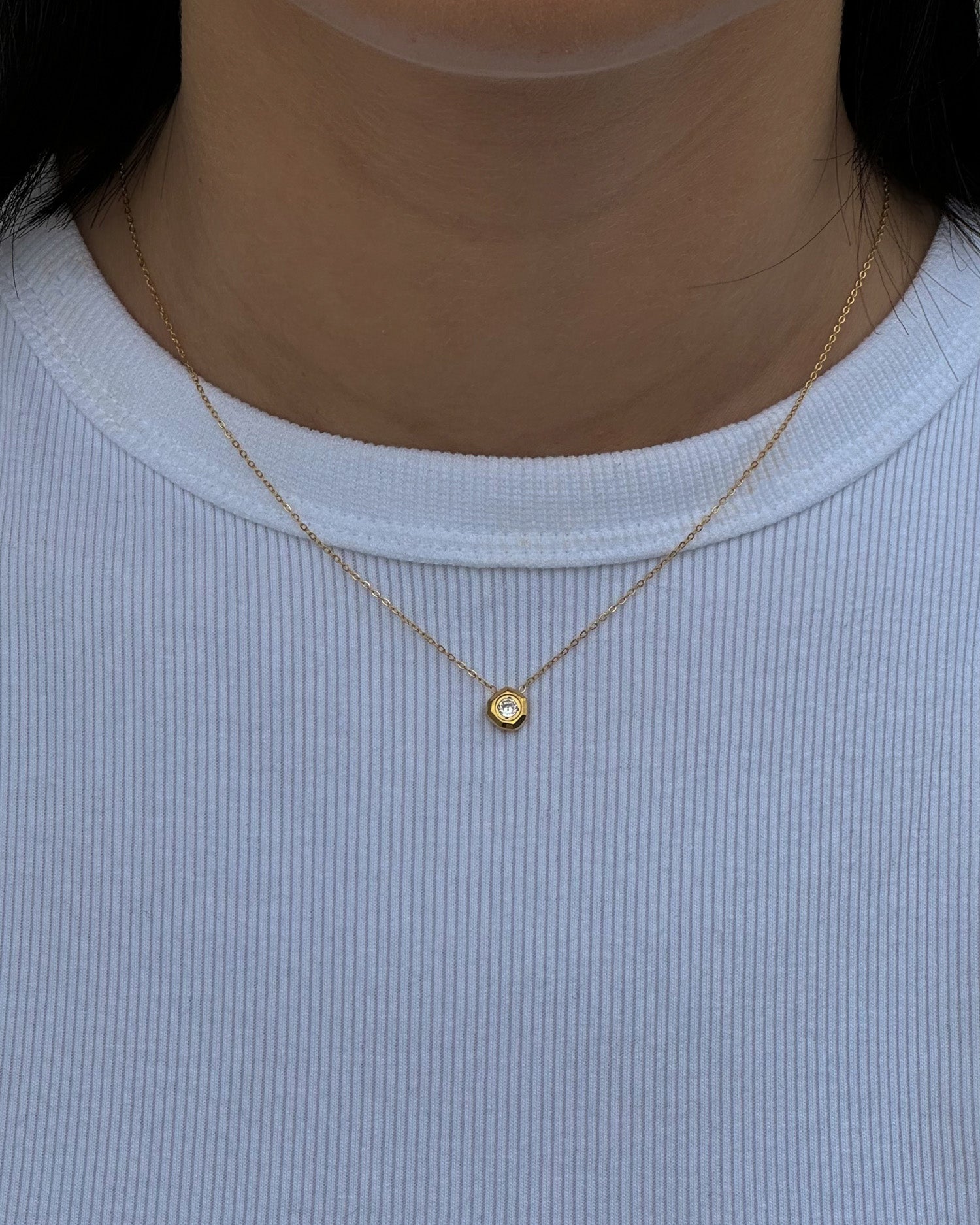 Minimalistic chain necklace with zircon