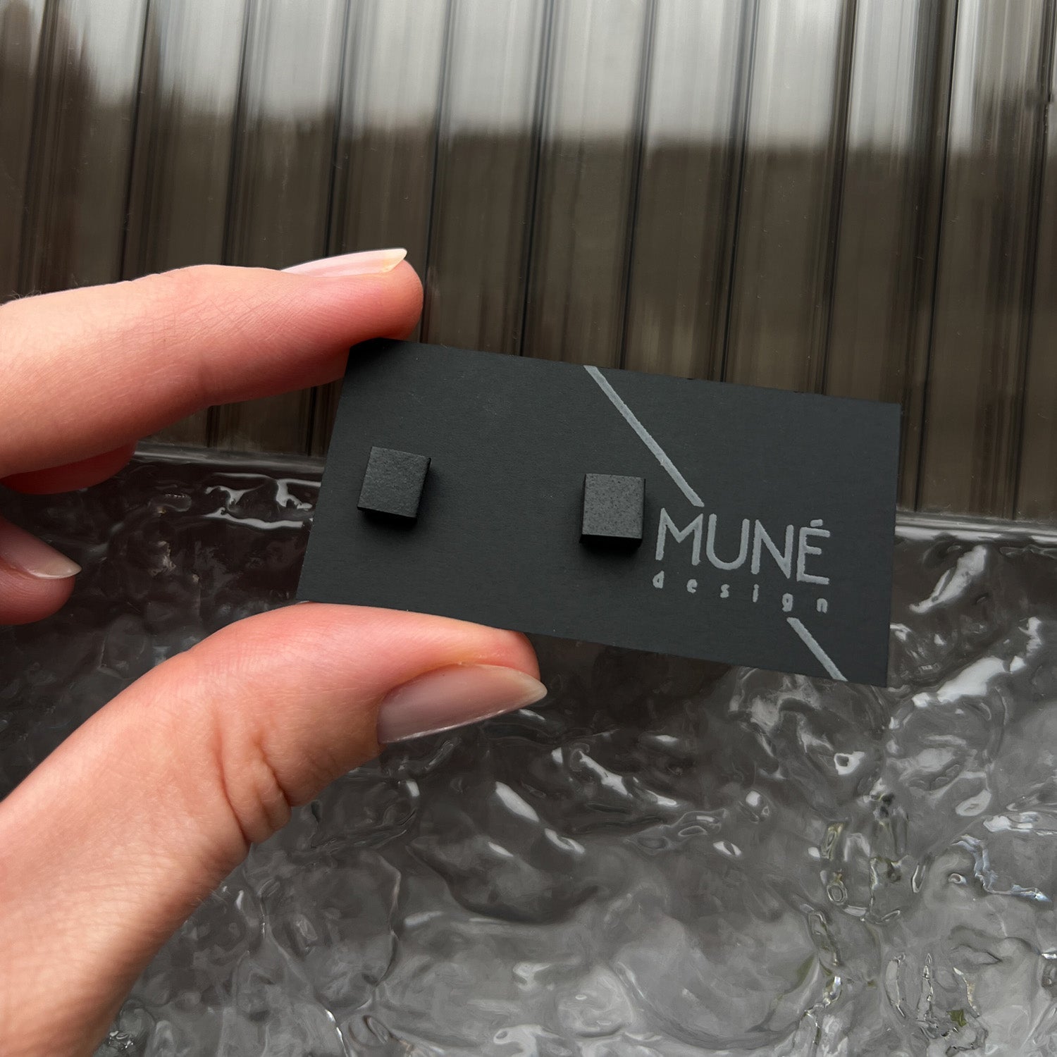 Maži veriamieji auskarai KK_Black - MUNÉ