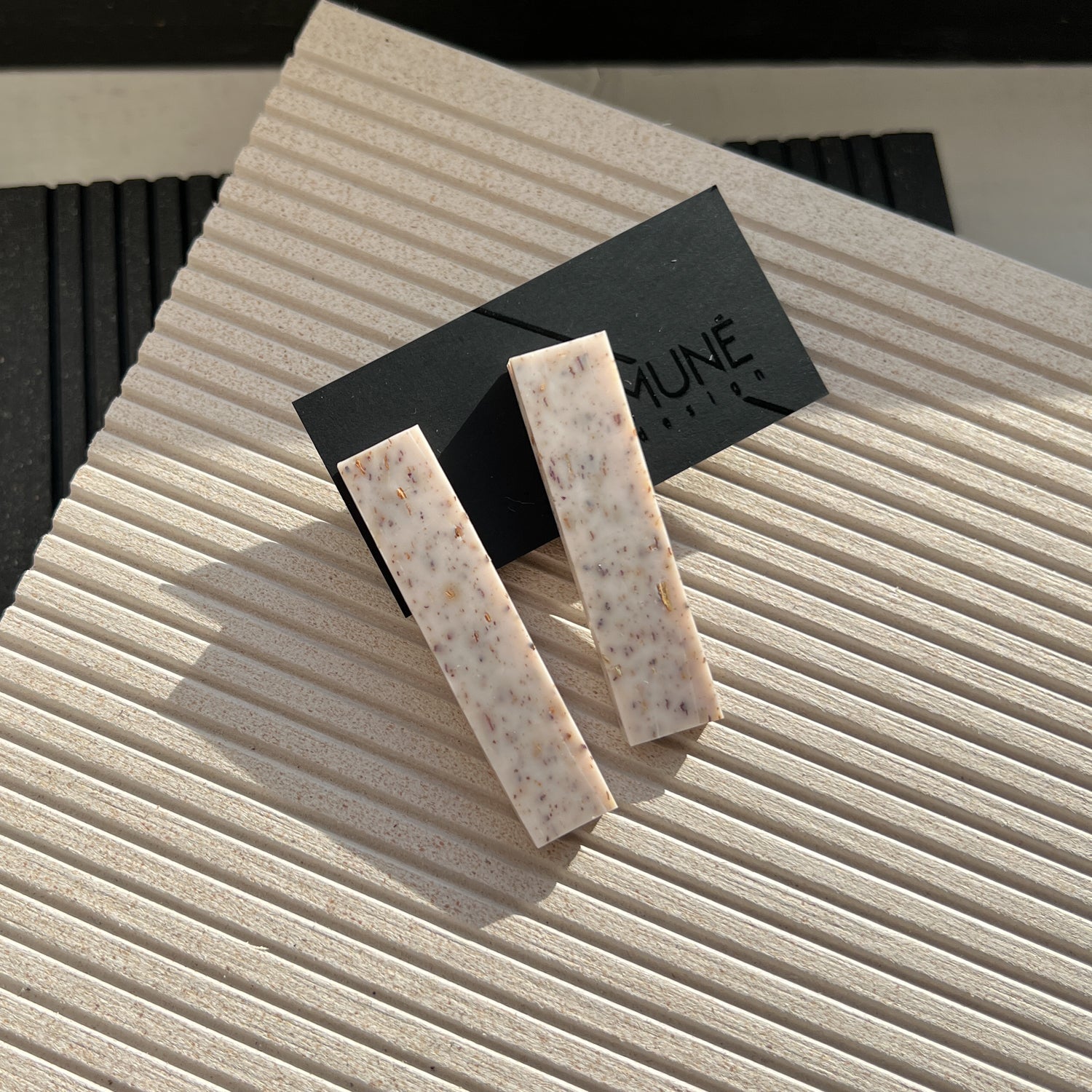 Modernūs auskarai White_Botanical - MUNÉ