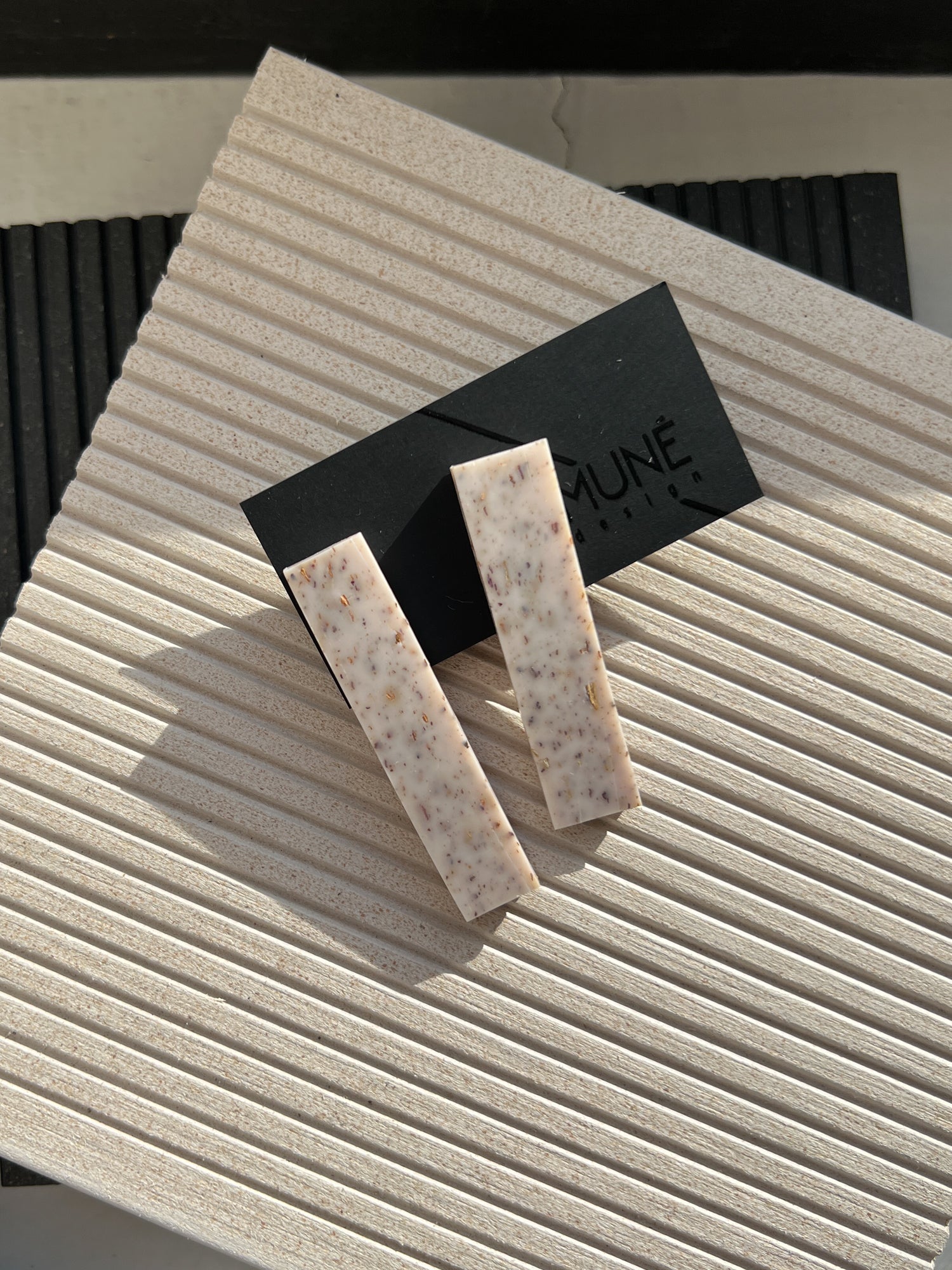 Modernūs auskarai White_Botanical - MUNÉ
