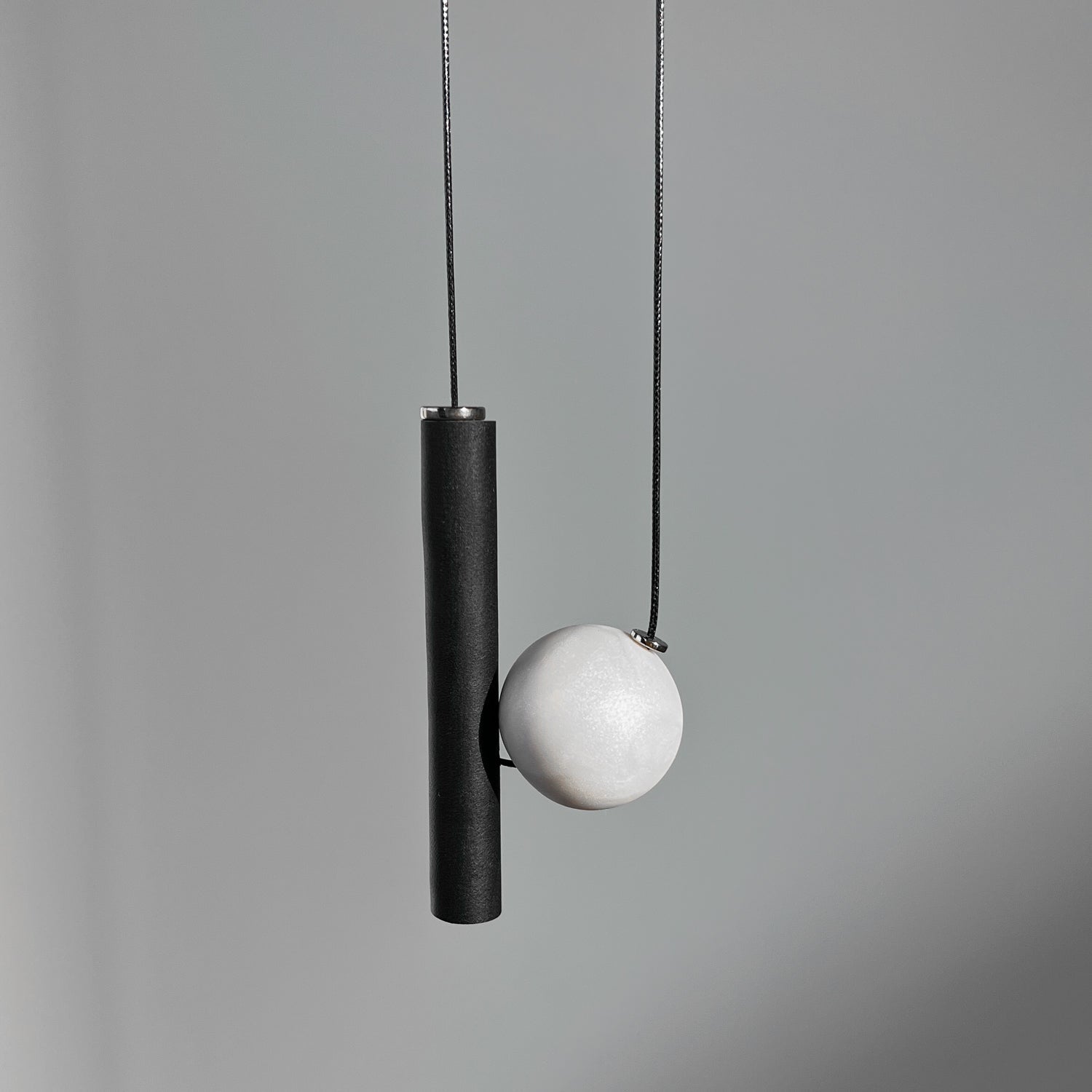 Modernus kaklo papuošalas Io_pearl - MUNÉ