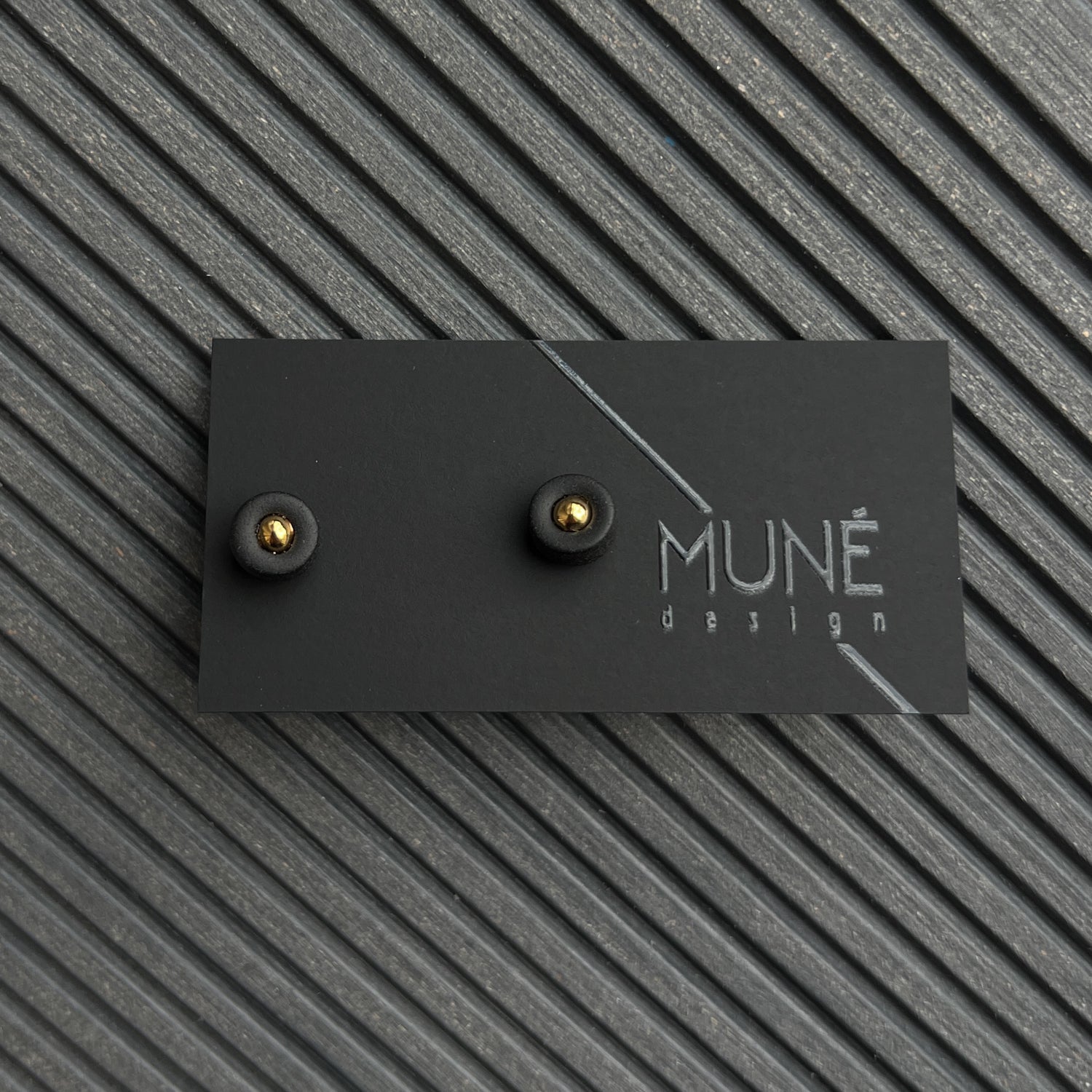 Rinkinys: auskarai _Unitta ir padėkliukas_sand - MUNÉ
