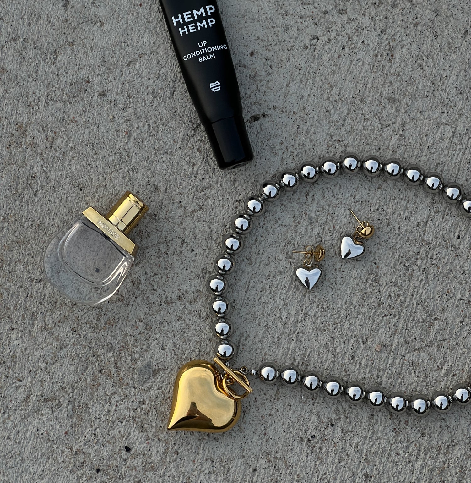 Širdelės formos dviejų spalvų auskarai - MUNÉ