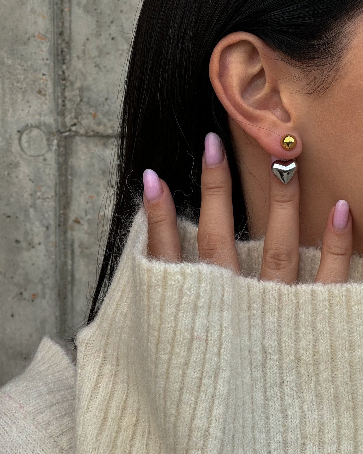 Širdelės formos dviejų spalvų auskarai - MUNÉ